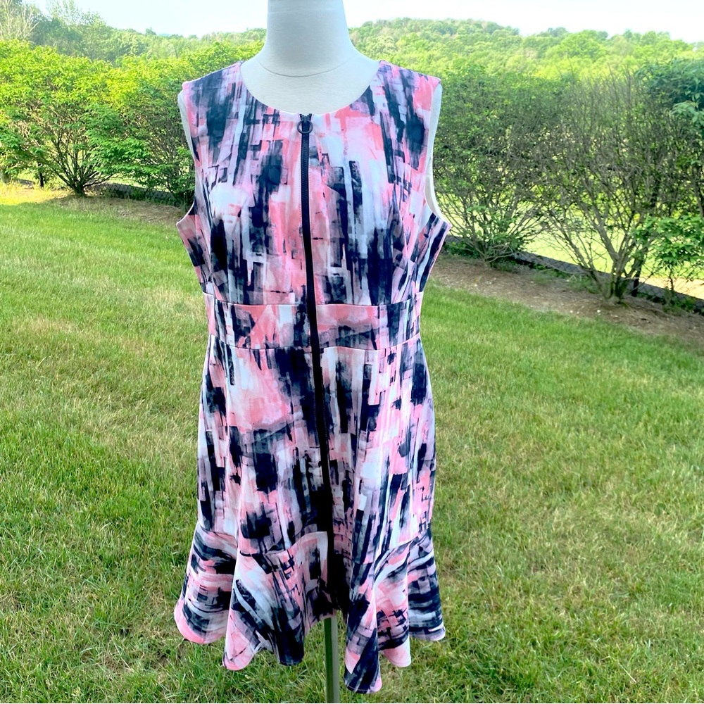 ELLEN TRACY ROUND NECK BANDED WAIST FLOUNCE HEM SHEATH PETITE DRESS